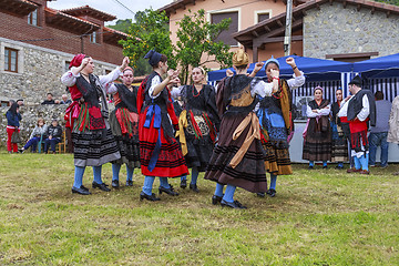 Image showing Group Entremonta?as Virgen de la Cuesta in the traditional Dance at Santo