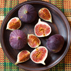 Image showing  fresh figs in a plate