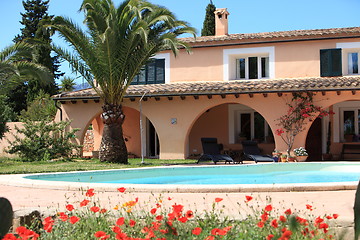 Image showing Villa and pool