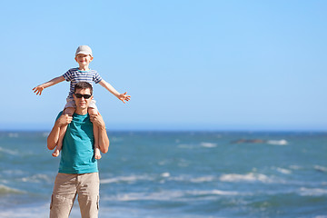 Image showing family together at the beach