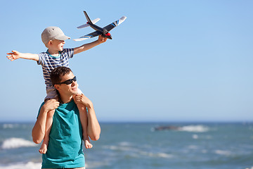 Image showing family at the beach