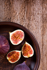 Image showing  fresh figs in a plate 