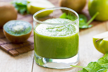 Image showing Spinach with Apple and Kiwi smoothie