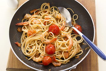 Image showing Shrimps And Spaghetti In Pan