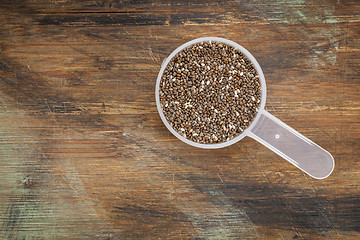 Image showing measuring scoop of chia seeds