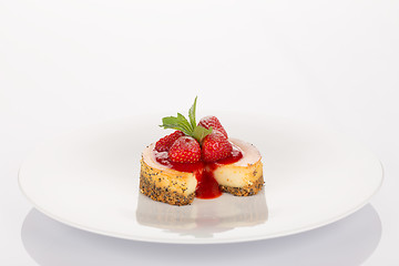 Image showing Cheesecake, strawberry, coulis and mint