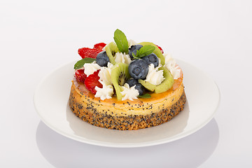 Image showing Cheesecake, strawberry, blueberry and kiwi