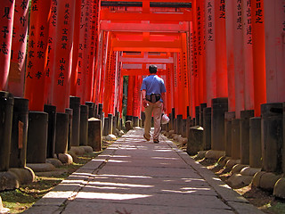 Image showing Tourist in Kyoto-Inari gates tunnel