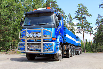 Image showing Blue Sisu 18E630 Heavy Duty Truck and Trailer