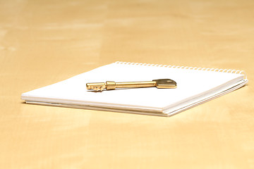 Image showing Key and notebook