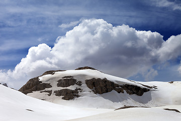 Image showing Rocks with snow cornice