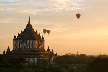Image showing Ballooning at sunrise