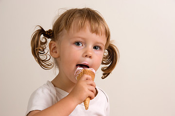 Image showing child eating ice cream