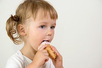 Image showing child eating ice cream