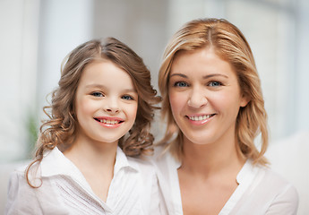 Image showing mother and daughter