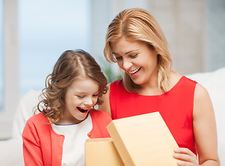 Image showing mother and daughter