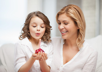 Image showing mother and daughter