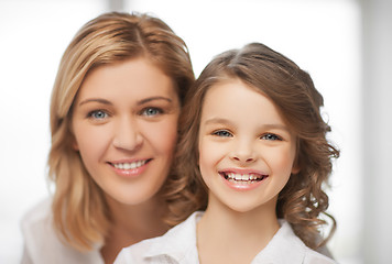 Image showing mother and daughter