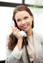Image showing businesswoman with cell phone calling