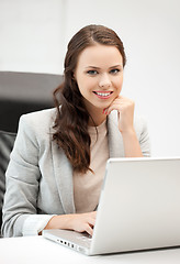 Image showing businesswoman with laptop