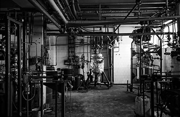 Image showing Lots of pipes at a chemical facility