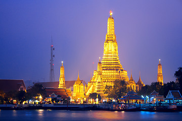 Image showing Wat Arun in Bangkok at night