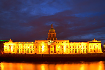 Image showing Custom House on the river Liffey in Dublin city at night. 