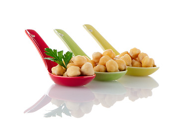 Image showing chickpeas over spoons