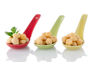 Image showing chickpeas over spoons