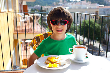 Image showing child  breakfast