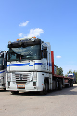 Image showing White  Renault Magnum 500 Truck