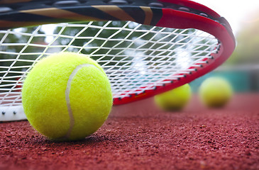 Image showing 	Tennis balls on Court