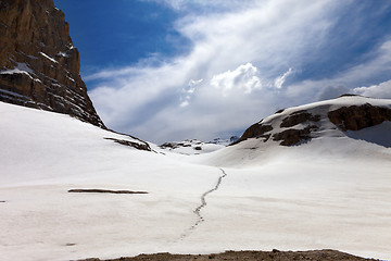 Image showing Footpath through snowy plateau