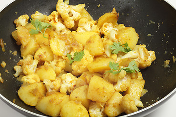 Image showing Spicy potato and cauliflower aloo gobi
