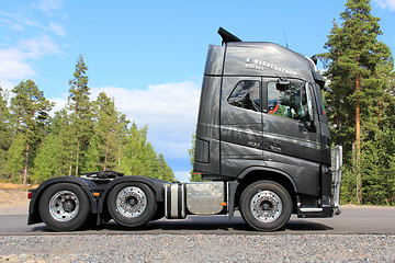 Image showing New Volvo FH16 600 Truck, Side View