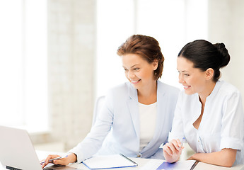 Image showing businesswomen working with laptop in office