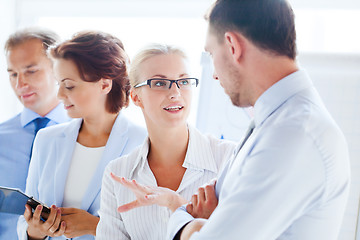 Image showing man and woman having discussion in office