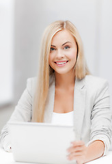 Image showing businesswoman with laptop