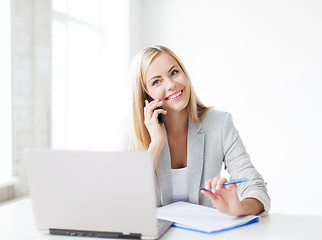 Image showing businesswoman with phone