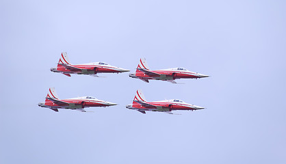 Image showing F-5 E Tiger II acrobatic formation