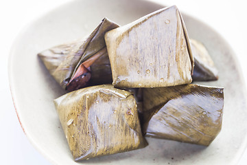 Image showing Stuffed dough pyramid dessert on plate up close