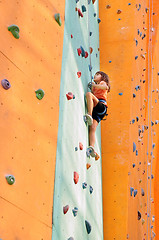 Image showing child studying climbing at the climbing centre