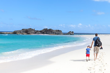 Image showing family at the beach