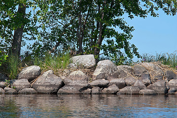 Image showing Stony coast of the lake.