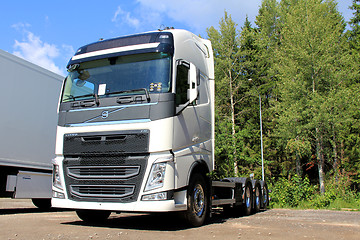 Image showing White Volvo FH84R Truck