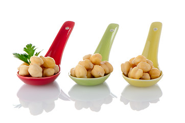 Image showing chickpeas over spoons