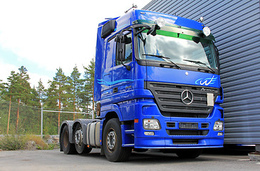 Image showing Blue Mercedes-Benz Actros 2546 Truck