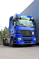 Image showing Blue Mercedes-Benz Actros 2546 Truck