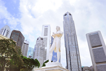 Image showing Sir Tomas Stamford Raffles monument