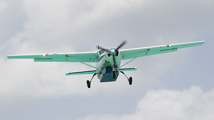 Image showing Small plane descending 